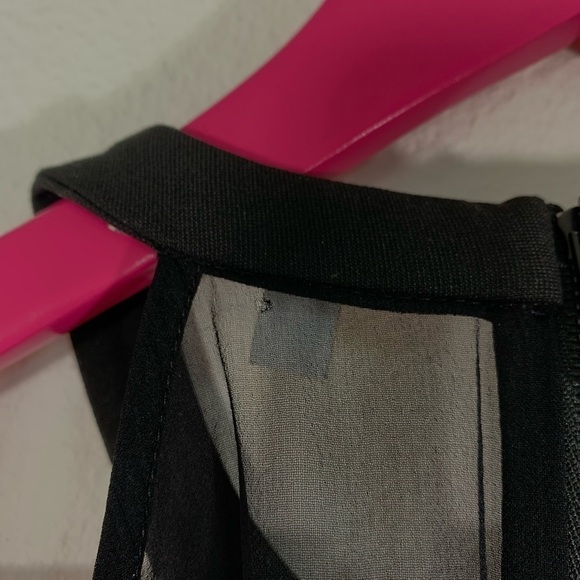 Elizabeth and James Halter Lace Tank Top Medium - Picture 6 of 6